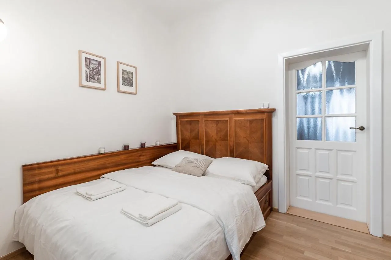 Charming Apartment In Lesser Town プラハ